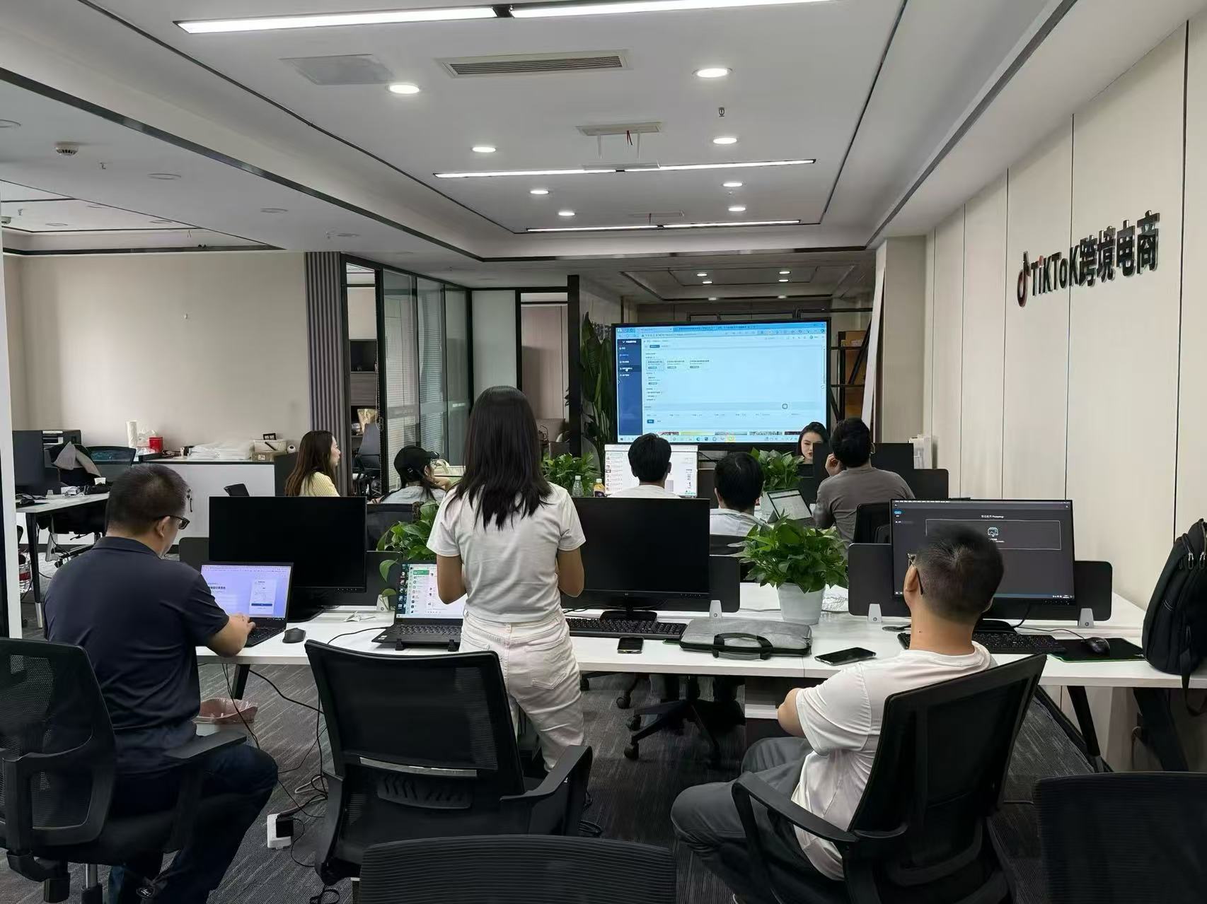 坤辰AI企业培训与交付现场